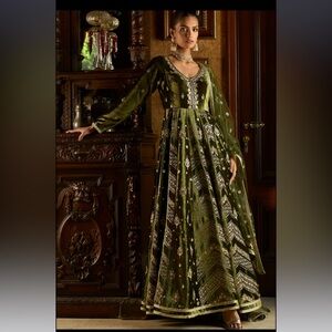 NWT Velvet Anarkali Embroidery Indian Pakistani Formal 3 Piece Set